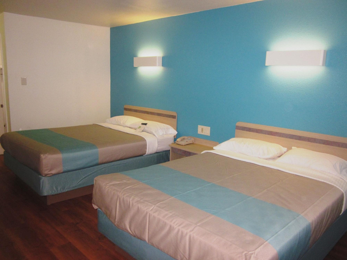 Bedroom 3, Motel 6 Bells, TN - Brownsville, Haywood