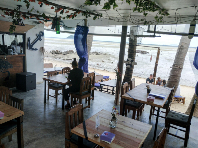 Food & Drinks 5, Hinkong Hut, Ko Phangan