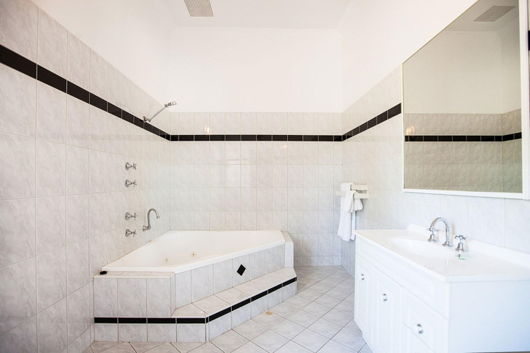 Bathroom 4, Captain Stirling Hotel, Perth