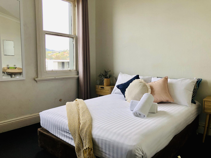 Bedroom 3, Grand Hotel Kiama, Kiama