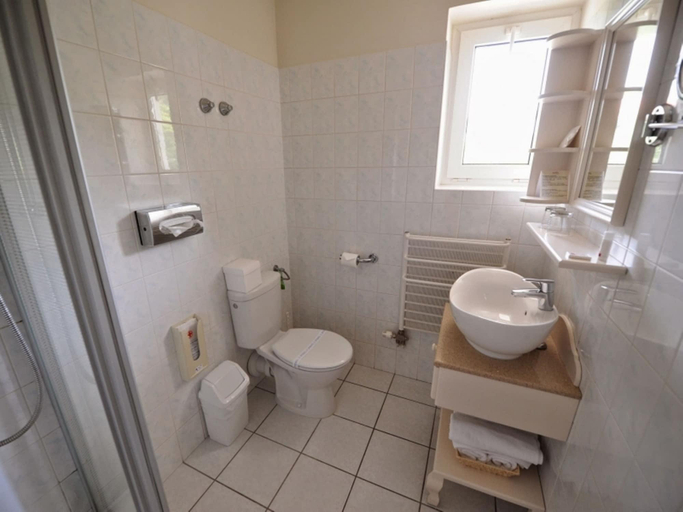 Bathroom 4, Villa Medici Hotel & Restaurant, Veszprém