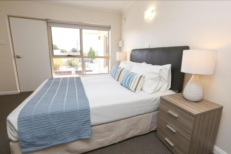 Bedroom 1, Seven Pines Motor Inn, Mildura - Pt A