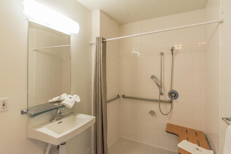 Bathroom 5, Motel 6-Red Bluff, CA, Tehama