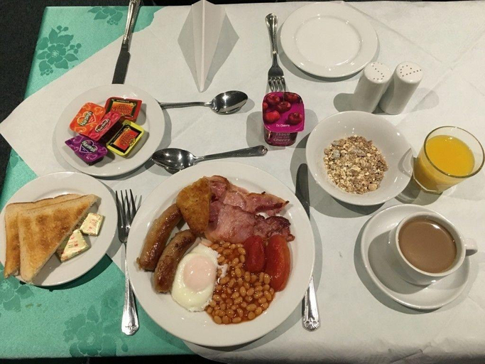 Food & Drinks 5, Hampton Hotel, Powys