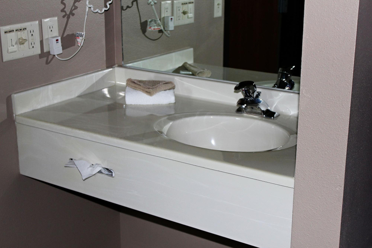 Bathroom 4, Capri Inn and Suites of Beatrice, Gage