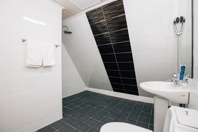 Bathroom 4, THE OAKRA HOTEL, Jeju