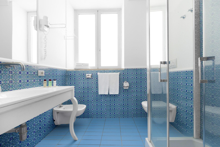 Bathroom 5, Hotel Bougainville, Salerno