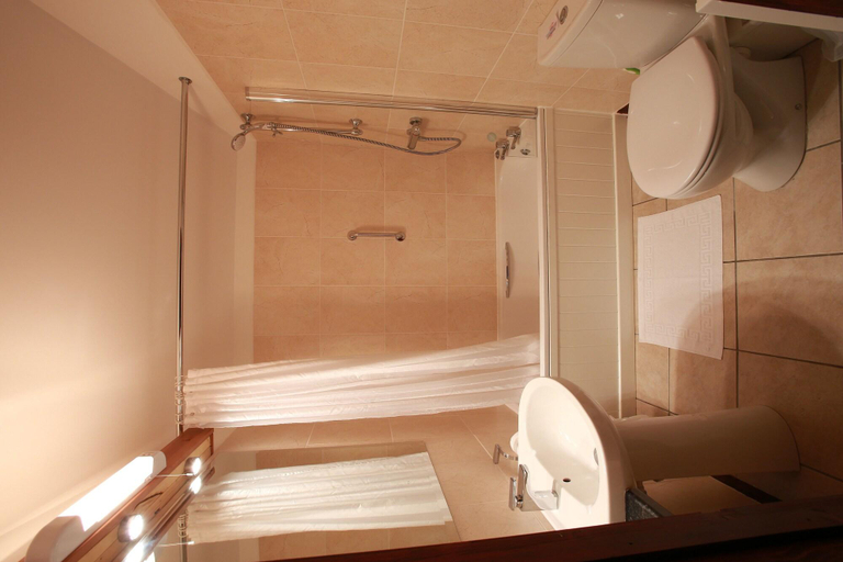 Bathroom 3, Ewenny Farm Guesthouse, Vale of Glamorgan