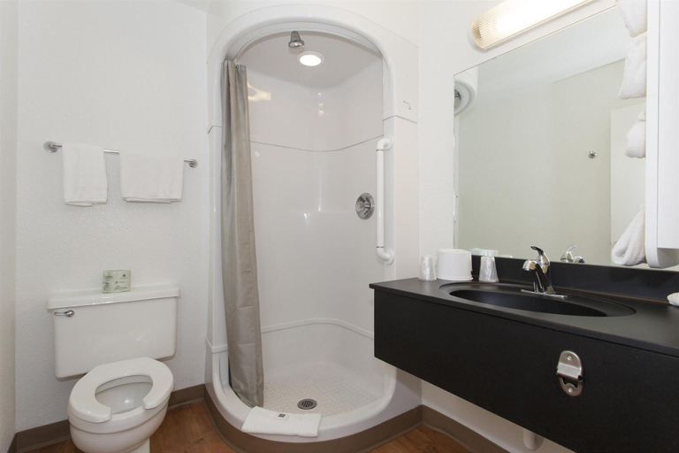 Bathroom 4, Motel 6 Davis Sacramento Area, Yolo
