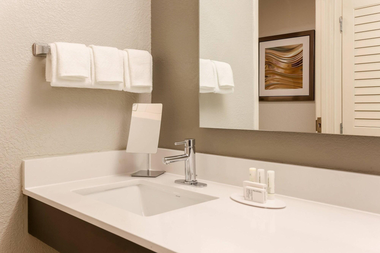 Bathroom 4, Courtyard by Marriott Monroe Airport, Ouachita