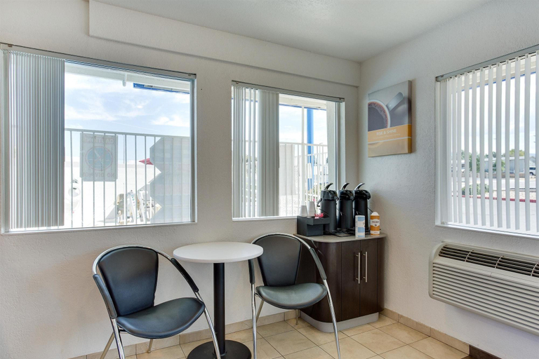 Public Area 2, Motel 6 Albuquerque, Nm - Carlisle, Bernalillo