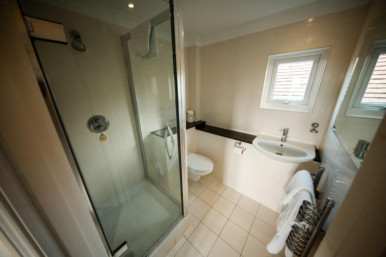 Bathroom 4, The Manor Hotel Restaurant, London