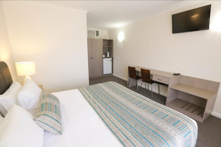 Bedroom 5, Seven Pines Motor Inn, Mildura - Pt A