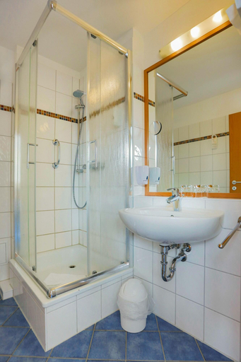 Bathroom 4, Hiddenseer am OZEANEUM, Vorpommern-Rügen