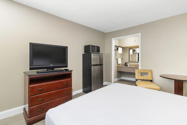 Bedroom 4, A P T Suites Lakeland, Polk