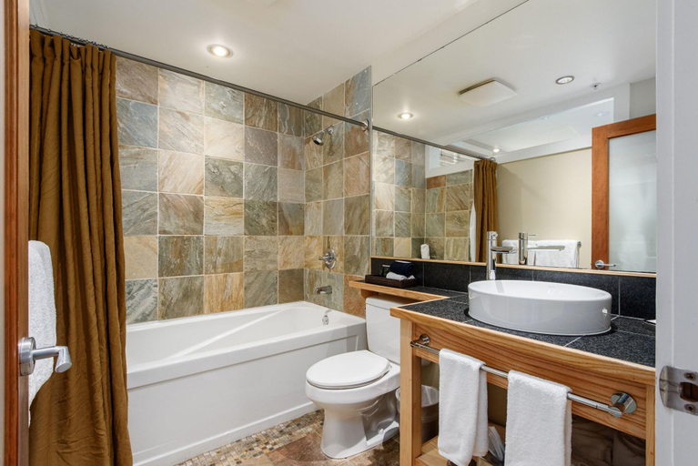 Bathroom 5, Cox Bay Beach Resort, Alberni-Clayoquot