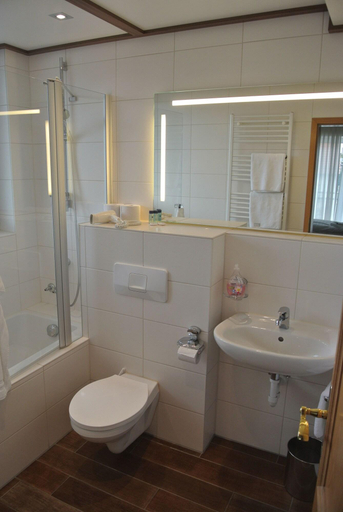 Bathroom 4, Hotel Jägerhof, Aschaffenburg