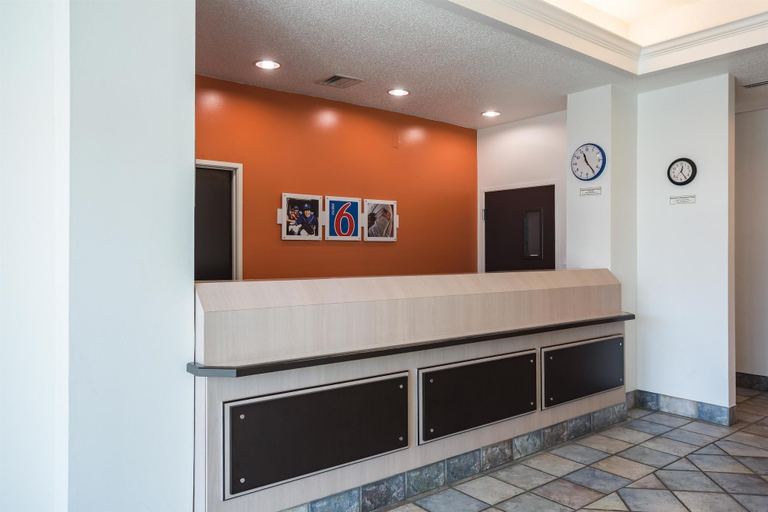 Public Area 2, Motel 6 Dale, Spencer