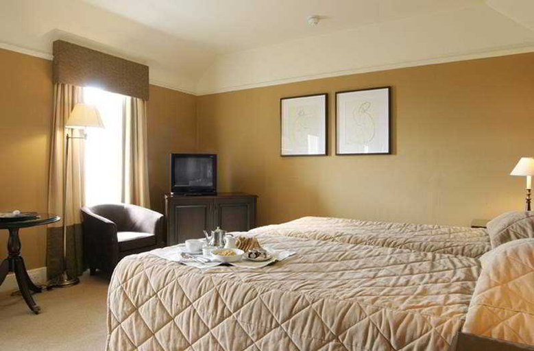 Bedroom 2, Royal Golf Hotel, Highland