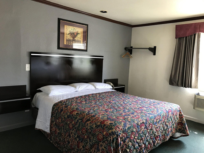Bedroom 1, Starlight Inn Canoga Park, Los Angeles