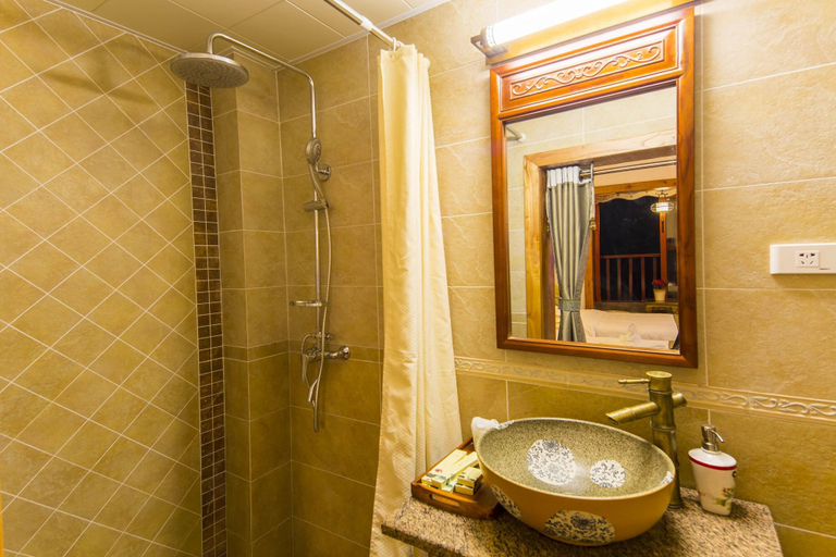 Bathroom 4, Yangshuo River View Hotel, Guilin