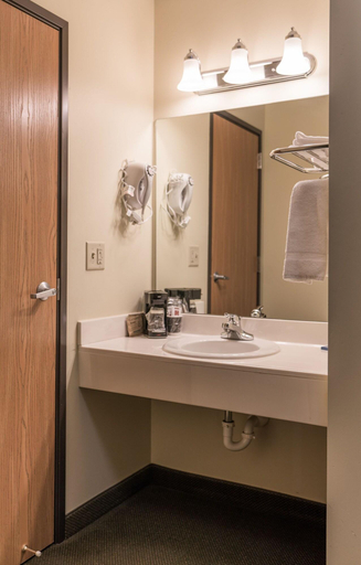 Bathroom 4, Supertel Inn, Union