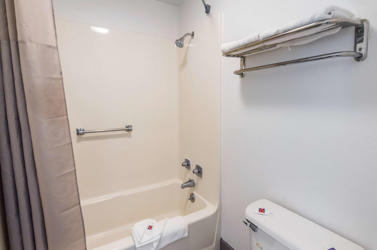 Bathroom 4, Motel 6 Salem Va, Salem