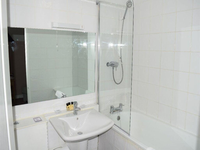 Bathroom 3, The Crown Hotel, Hampshire