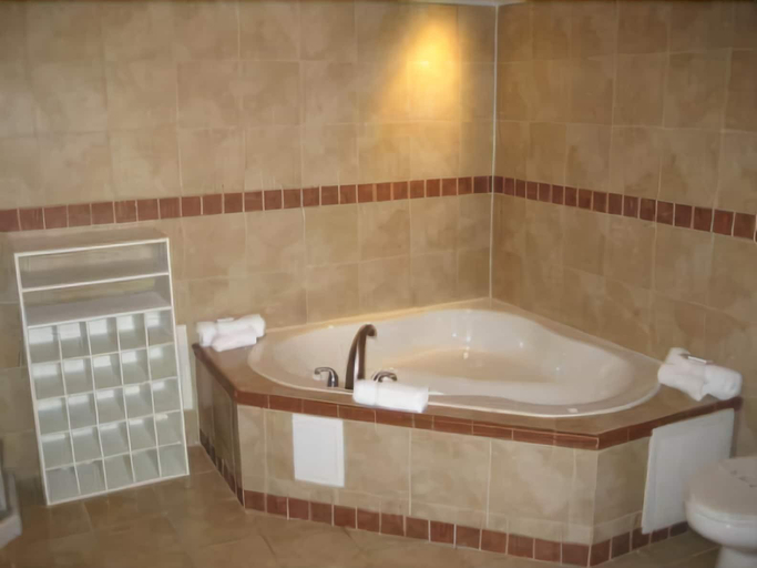 Bathroom 5, Sunset Inn, Onslow