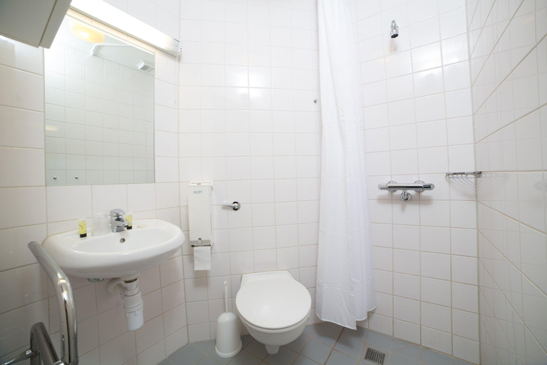 Bathroom, University of Exeter Holland Hall, Devon