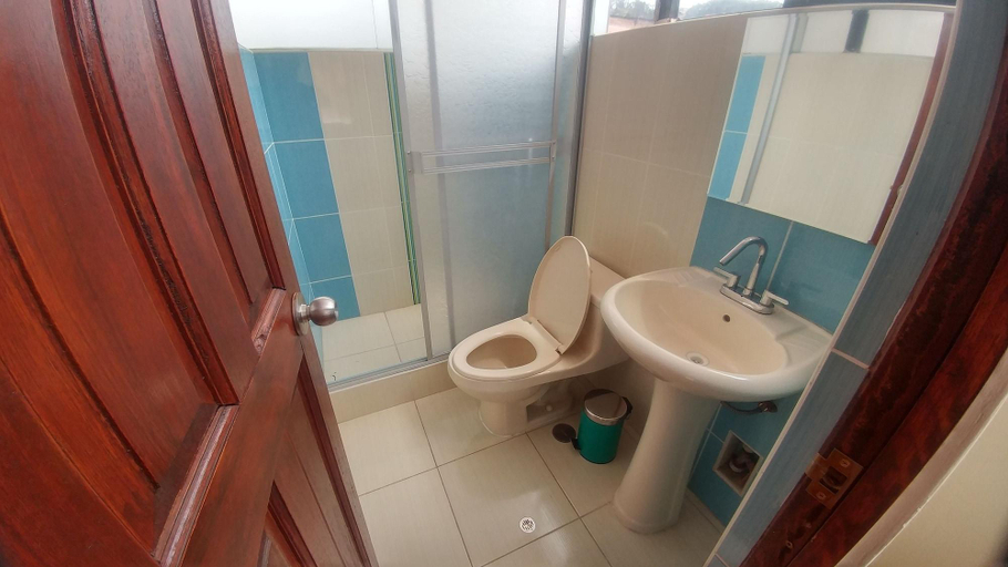 Bathroom, Wayna Inka Ollantay, Cusco