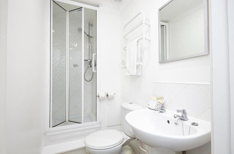 Bathroom 4, The Royal Esplanade, Isle of Wight