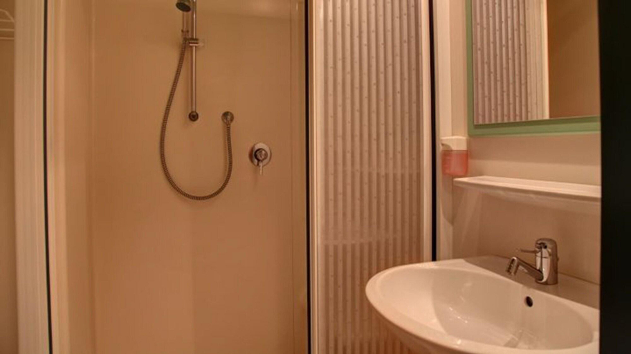 Bathroom 4, Arc Hotel, Saalekreis