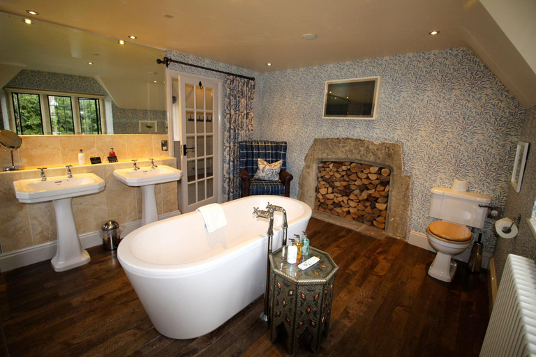 Bathroom 4, Lamb Inn, Oxfordshire