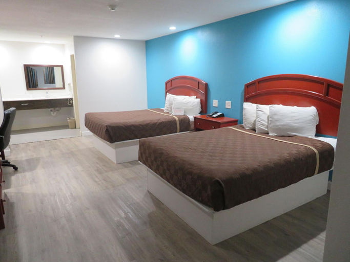 Bedroom 3, Super 8 Motel - Houston/Astrodome/World Area, Houston