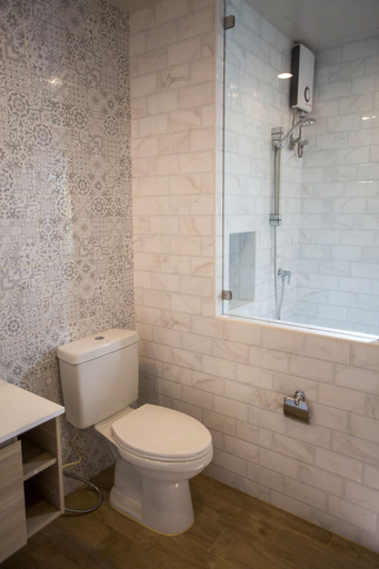 Bathroom 4, Vera Nidhra - Self check-in after 6pm, Khlong San