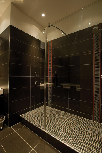 Bathroom 5, Orsett Hall Hotel, Thurrock