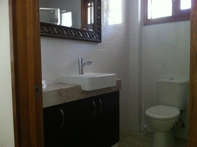 Bathroom 4, Fraser Island Wilderness Retreat, Hervey Bay - Pt B