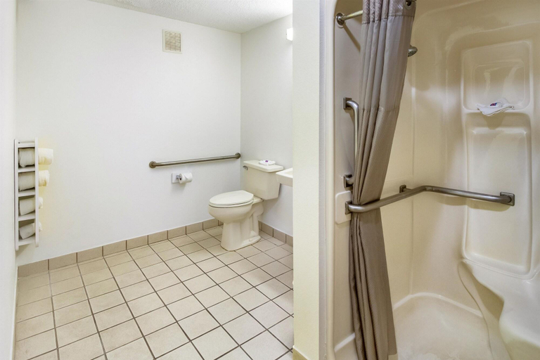 Bathroom 4, Motel 6 Dayton, OH - Englewood, Montgomery