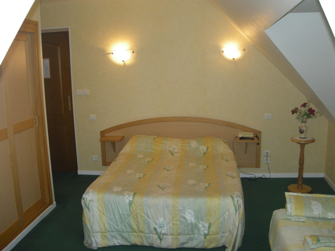 Bedroom 3, Hôtel La Renaissance, Manche
