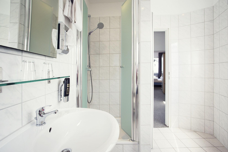 Bathroom 4, Löwenguth, Westerwaldkreis