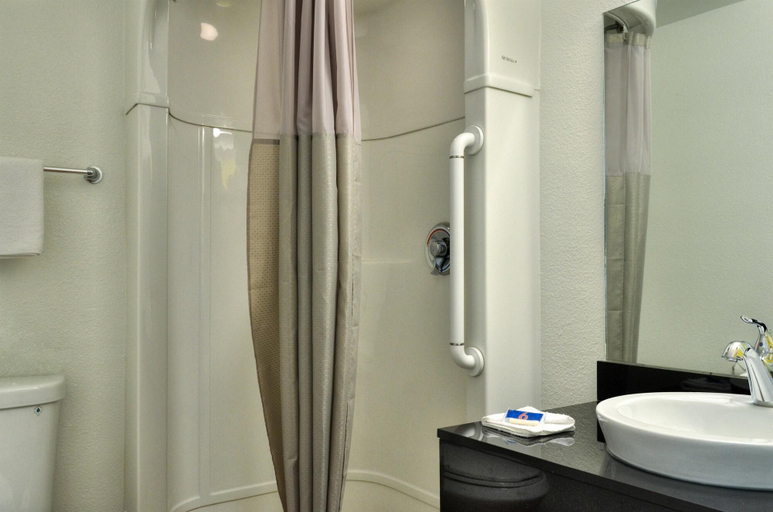 Bathroom 5, Motel 6 Santa Nella Los Banos Interstate 5, Merced