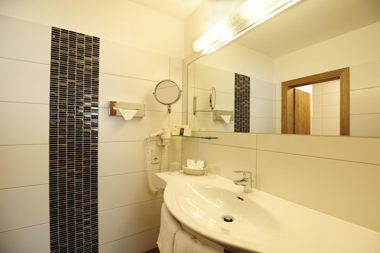 Bathroom 4, Parkhotel Seefeld, Innsbruck Land