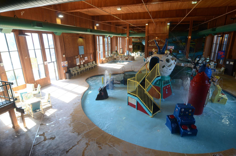 Public Area 5, Polynesian Water Park Resort, Sauk