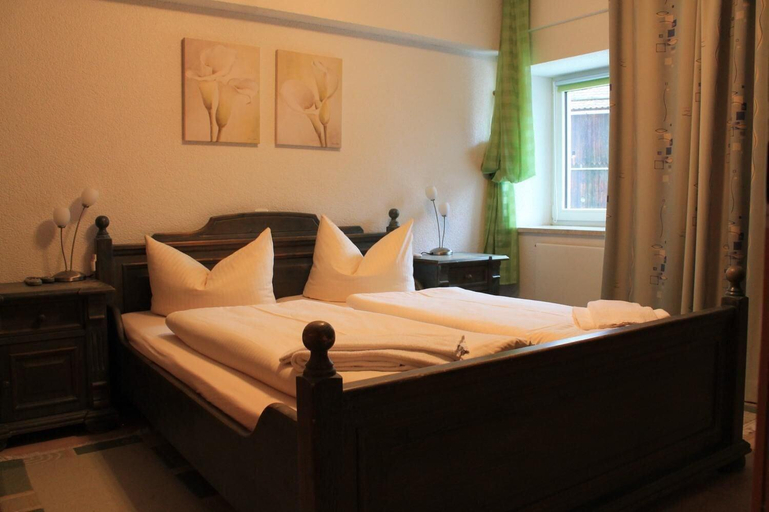 Bedroom 3, Landhotel Fuchsbau, Neustadt an der Waldnaab