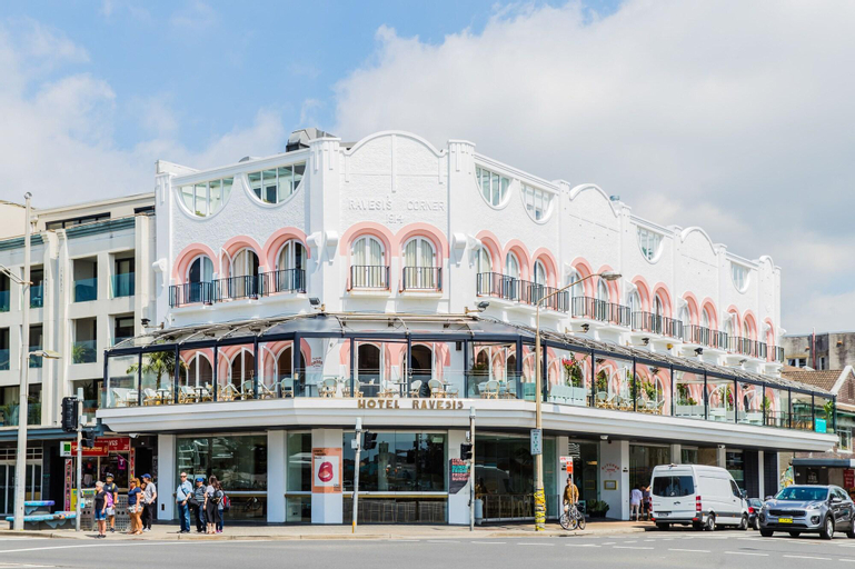 Ravesi's Sydney, Waverley
