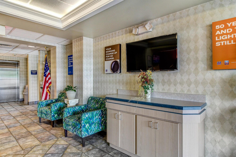 Public Area 2, Motel 6 Medina, OH - Cleveland, Medina