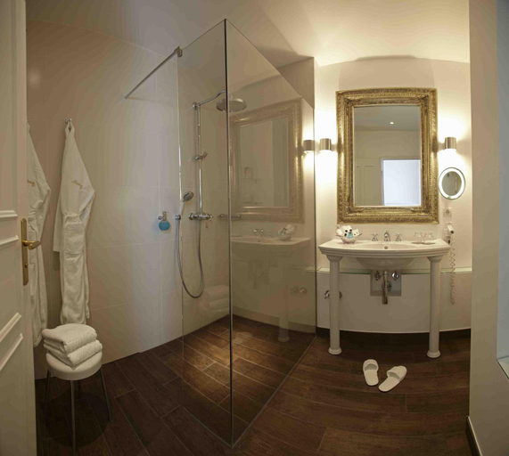 Bathroom 4, Miramar, Nordfriesland
