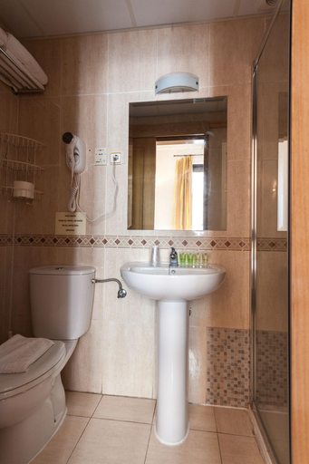 Bathroom 4, Josefina Hostal, Madrid