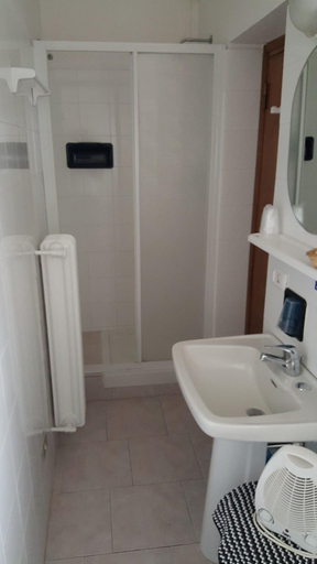 Bathroom 4, Hotel VILLA ITALIA B&B, Livorno